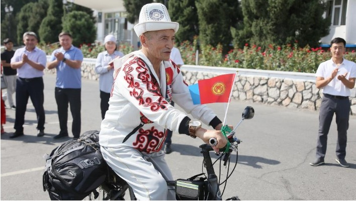 74-летний житель Оша отправится на Всемирные игры кочевников в Астану на велосипеде (фото)