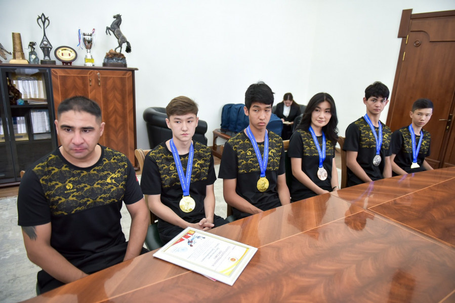 Кыргызстанцы успешно выступили на Всемирном чемпионате по таэквондо. Их поздравил мэр