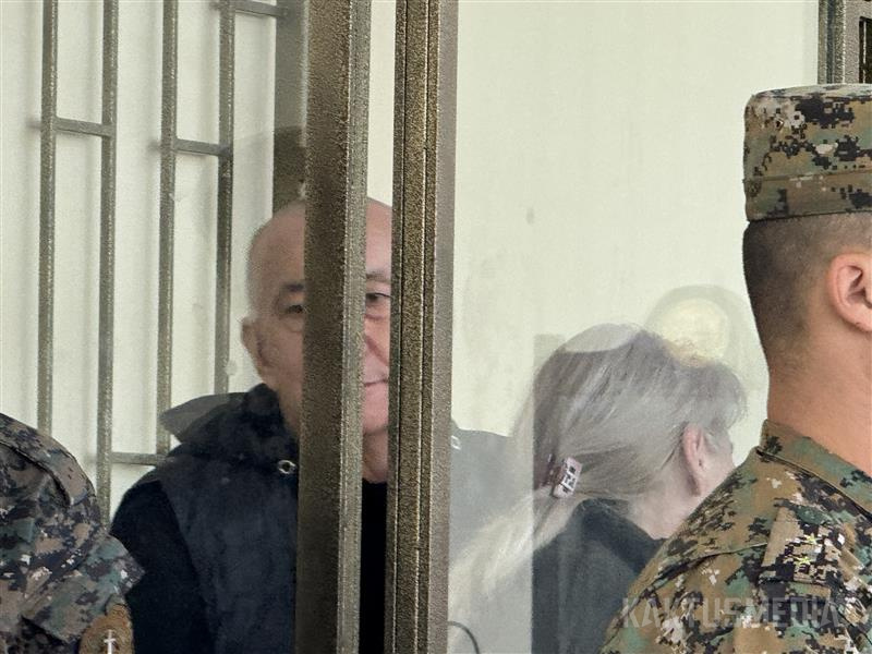 Фото из зала суда.
