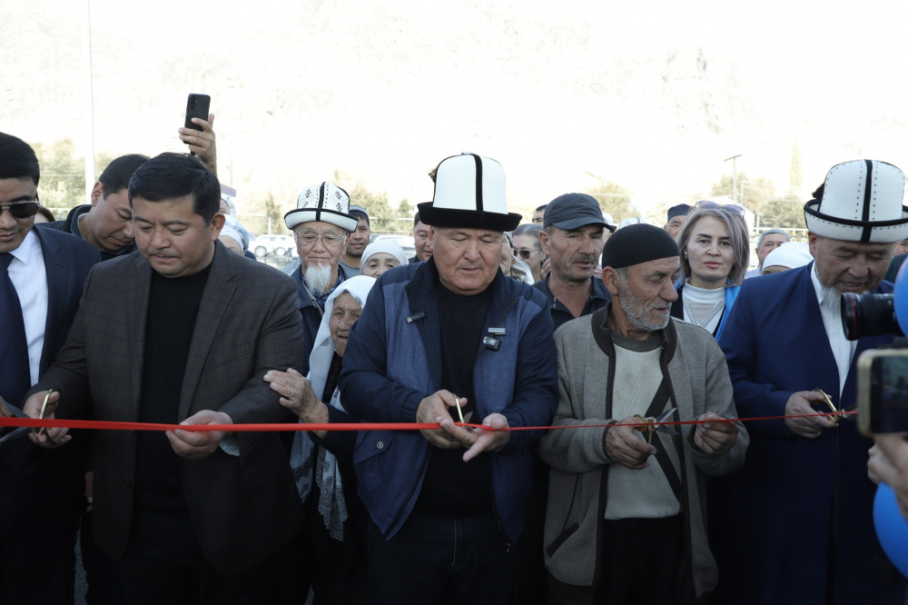 В Оше обновили территорию авторынка.