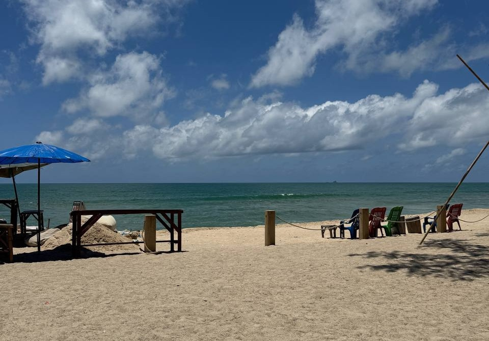 Пляж отеля Dusit Thani Laguna Phulet 5*.