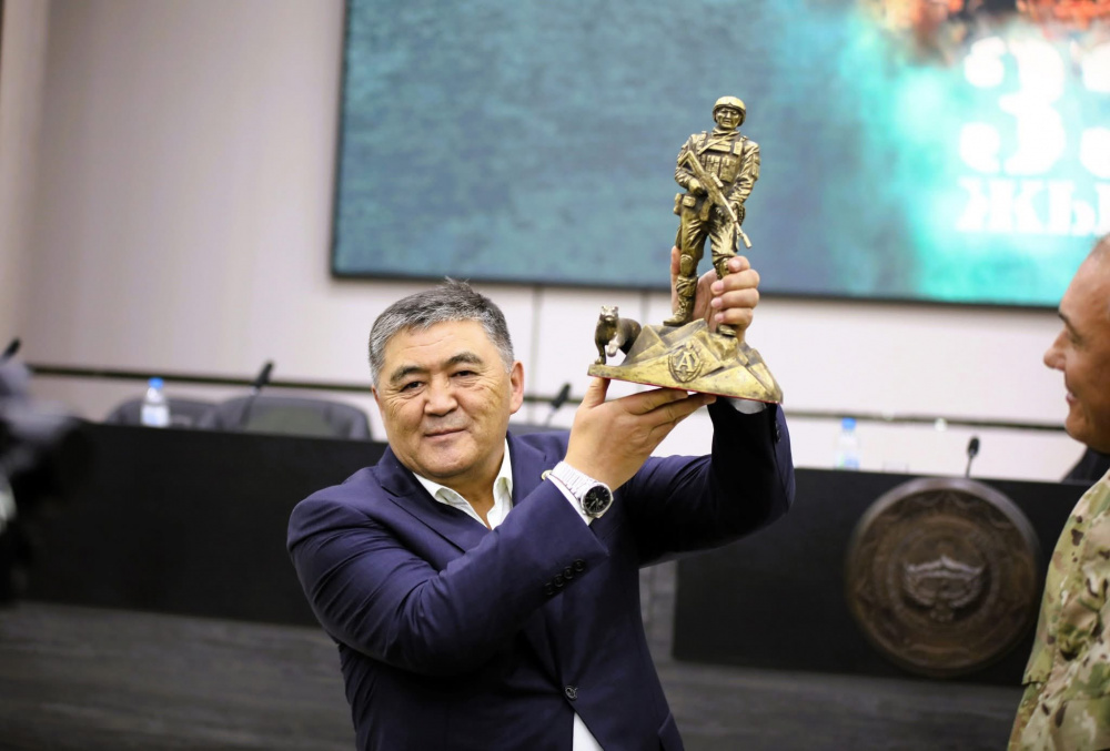 Камчыбек Ташиев встретился с военнослужащими спецназа "Альфа".