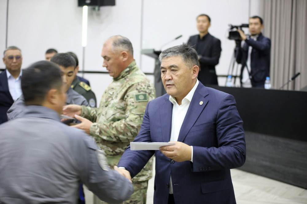 Камчыбек Ташиев встретился с военнослужащими спецназа "Альфа".