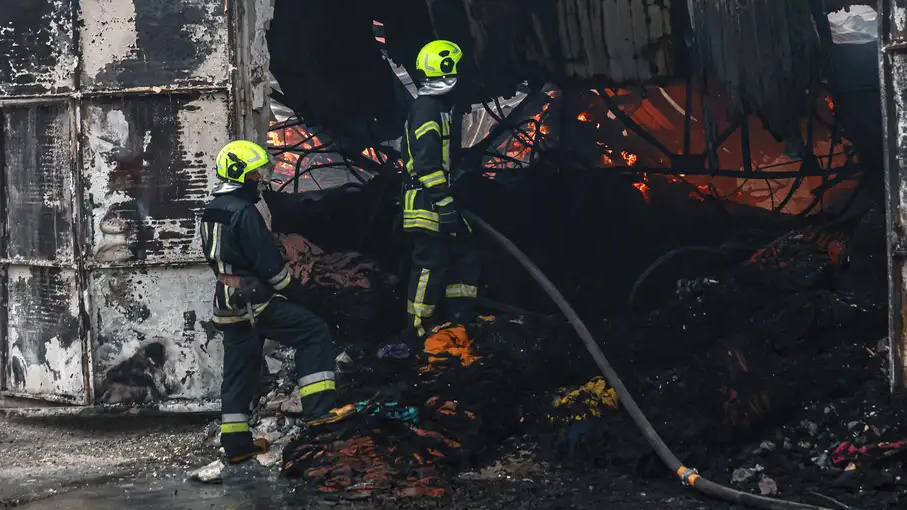 Пожарные ликвидируют последствия атаки на Одессу. Фото: Nina Liashonok / Ukrinform / abaca / picture alliance.