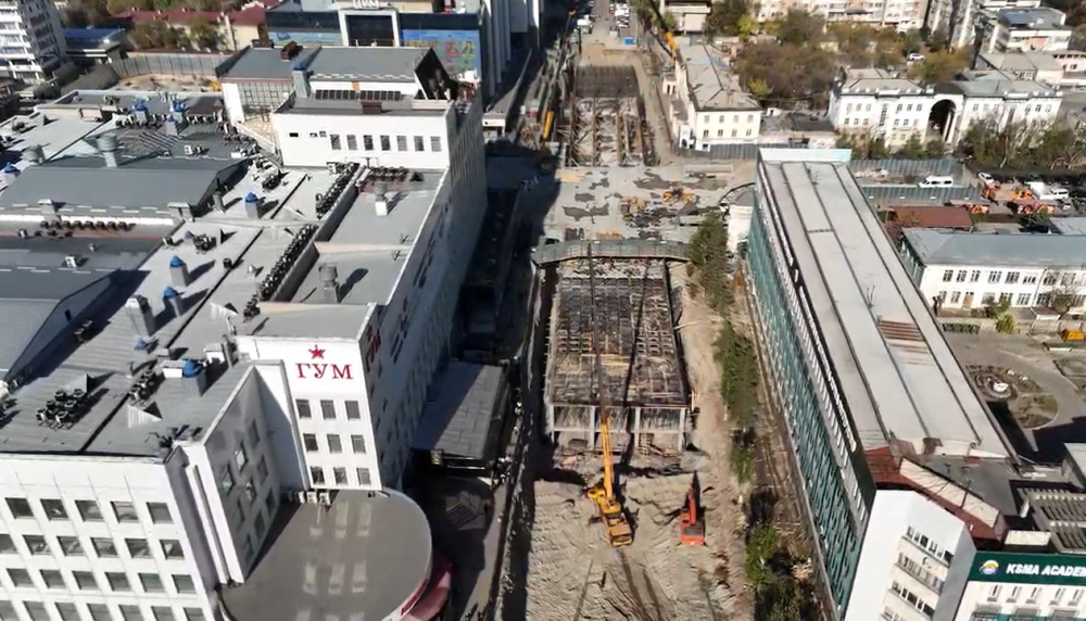 Мэр Бишкека посетил стройку подземного комплекса Old Bishkek