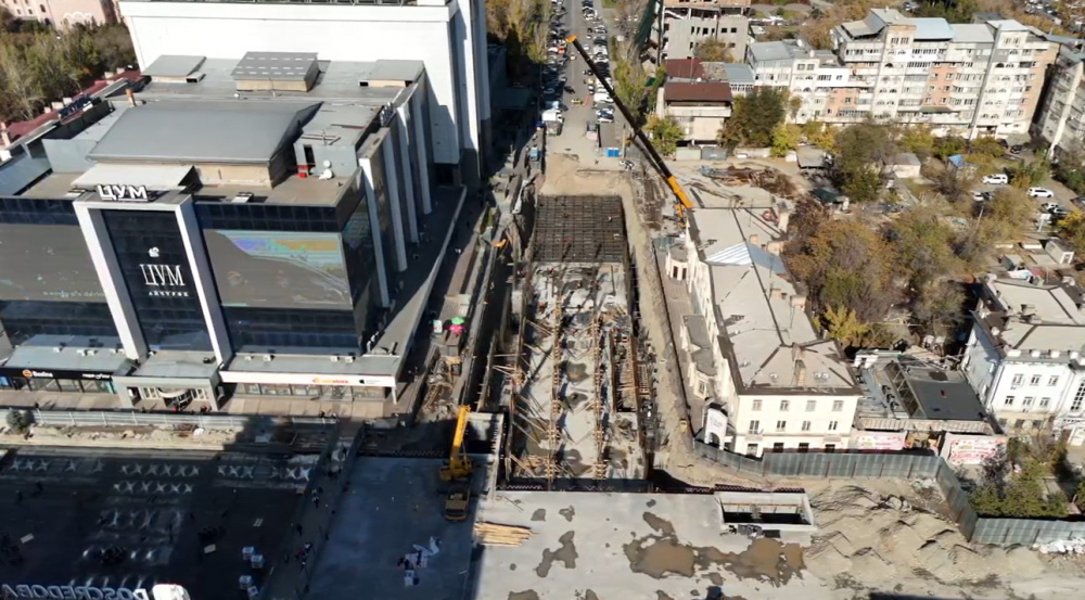 Мэр Бишкека посетил стройку подземного комплекса Old Bishkek