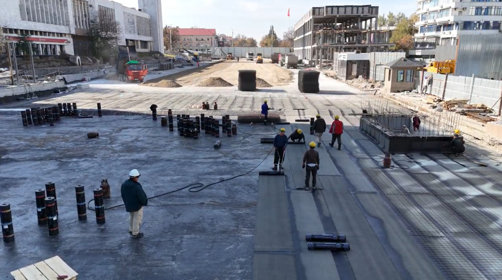 Мэр Бишкека посетил стройку подземного комплекса Old Bishkek