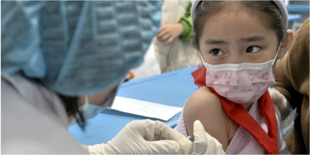 Большинство кыргызстанцев доверяет прививкам, но знаний не хватает. Исследование