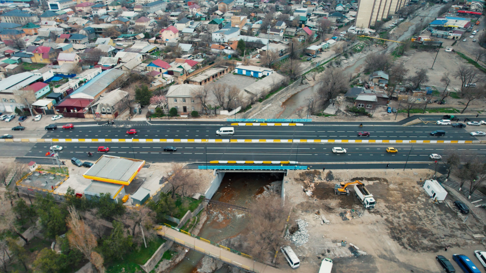 Как выглядит обновленный мост на проспекте Жибек Жолу (видео)