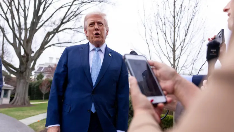 Ближний Восток: Трамп заявил о переговорах с Ираном, Тегеран назвал это ложью