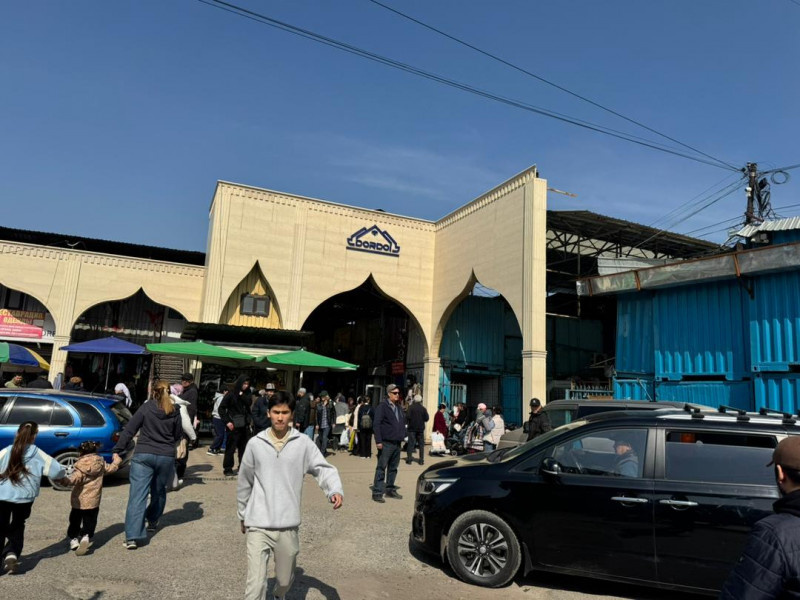 Дорогу к главному входу рынка "Дордой" расширят и отремонтируют