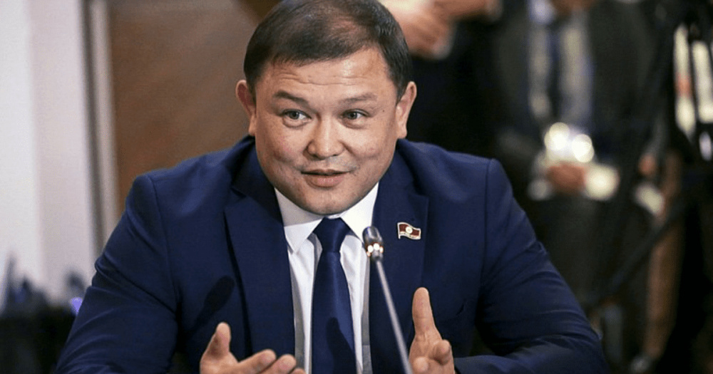 "Это не просто напиток". Дастанбек Джумабеков предлагает законопроект о защите кумыса