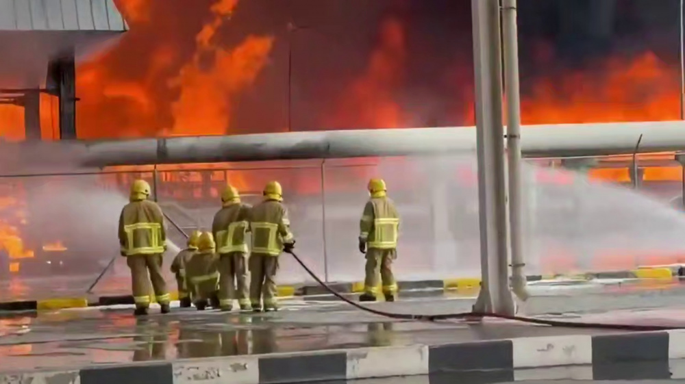 В аэропорту Кувейта потушили пожар после атаки дронов (видео)