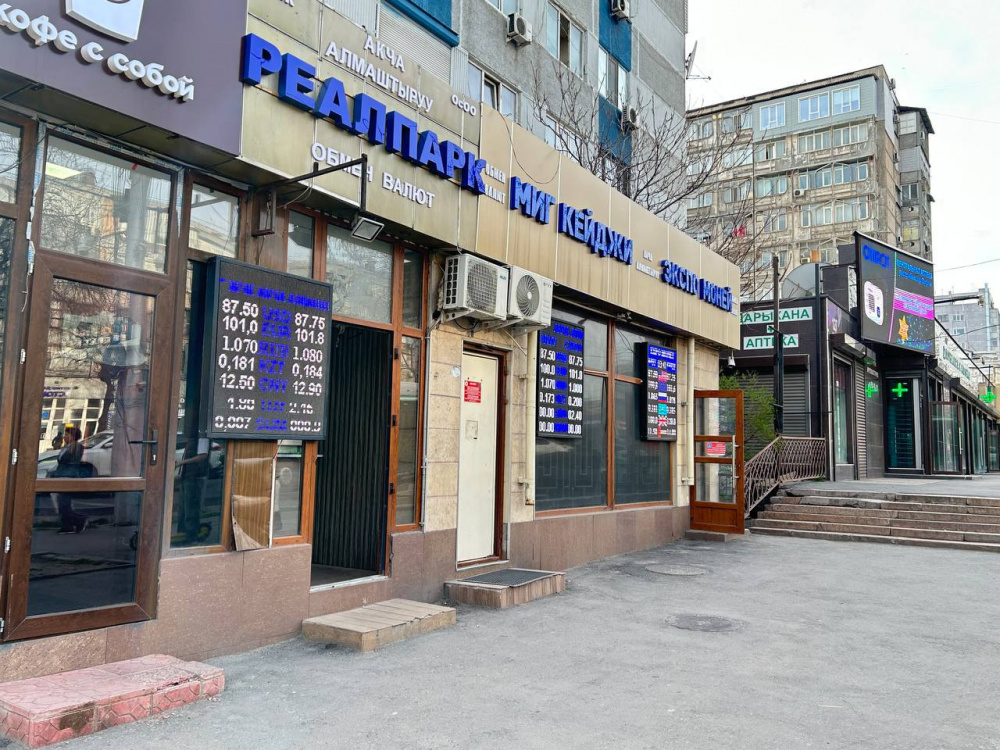 Курс валют на Моссовете 30 марта: рубль опять растет