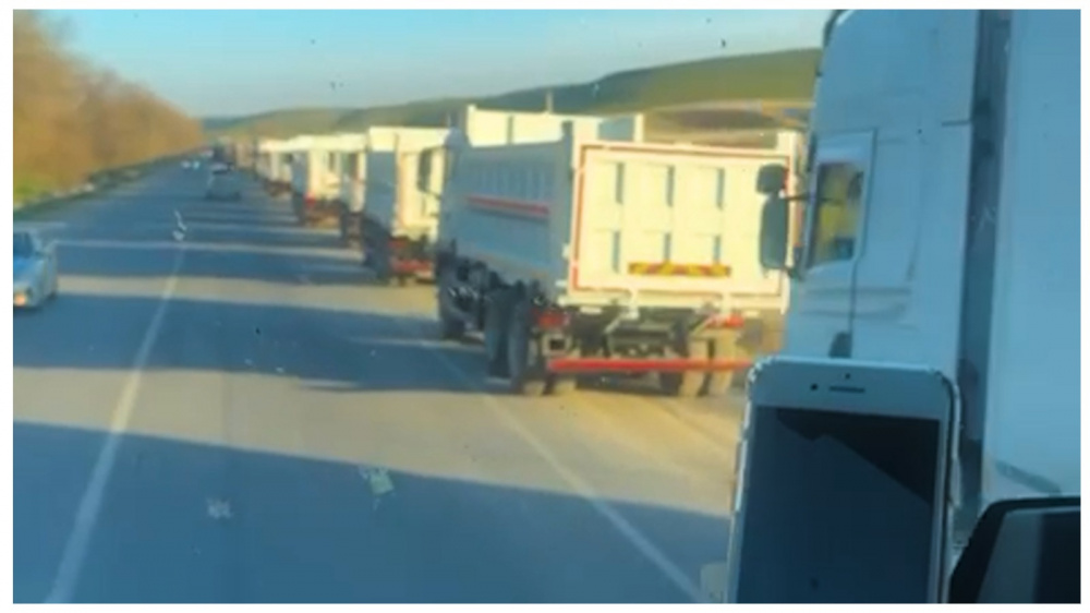 На КПП возле Канта вновь километровая очередь из фур. Видео