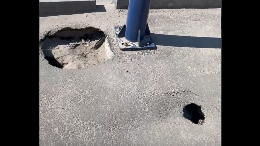 Call-центр: ул. Курманжан Датки отремонтировали год назад, а тротуар уже в дырах (видео)