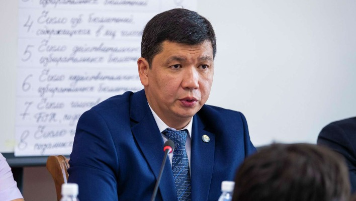 Джунушалиев: Мэрия пересмотрит вопрос о передаче земли Дома художника в госсобственность