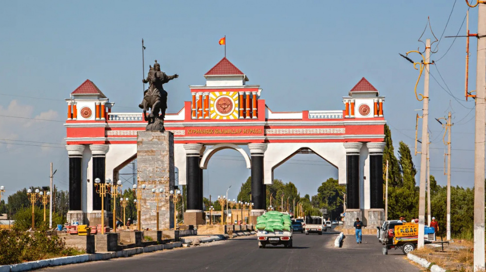 Президент сменил акимов двух районов Джалал-Абадской области