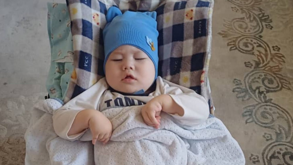 "Сын не узнает меня". Дияру нужна операция из-за последствий родовой травмы (видео)