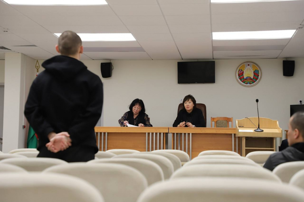 В СИЗО Минска содержатся трое кыргызстанцев. Их посетила акыйкатчы