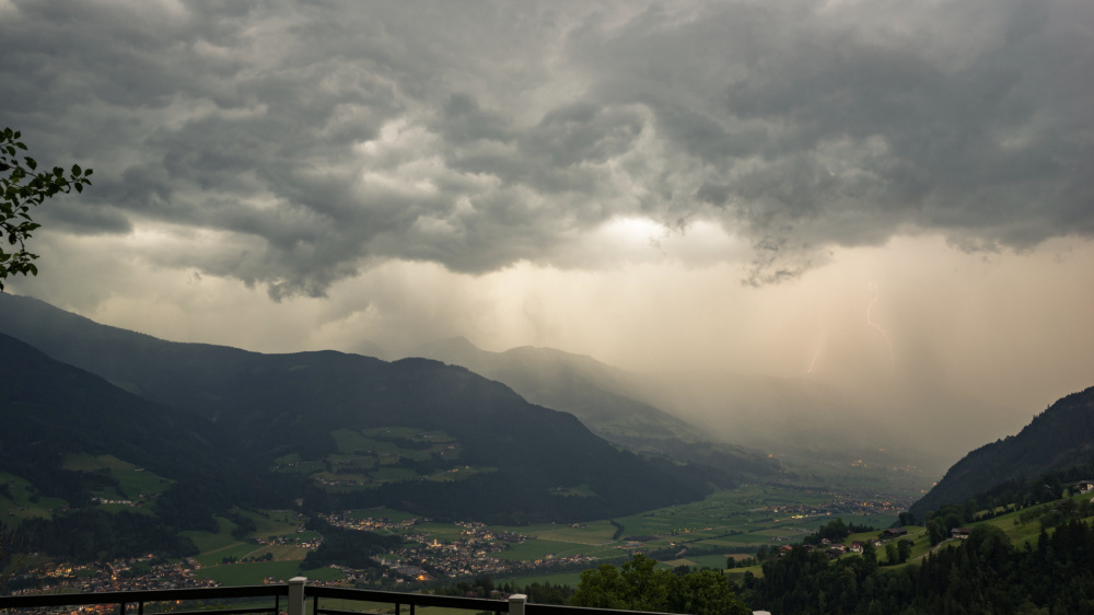 Штормовое предупреждение и прогноз погоды в Бишкеке и по Кыргызстану на выходные