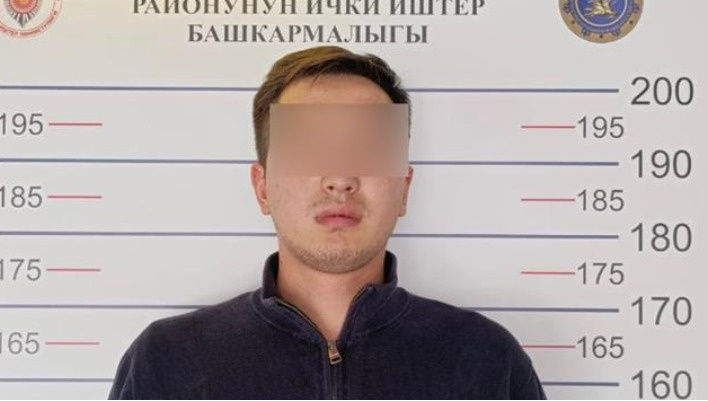 Lexus врезался в Honda Fit, которая пропускала пешехода на зебре. Он погиб