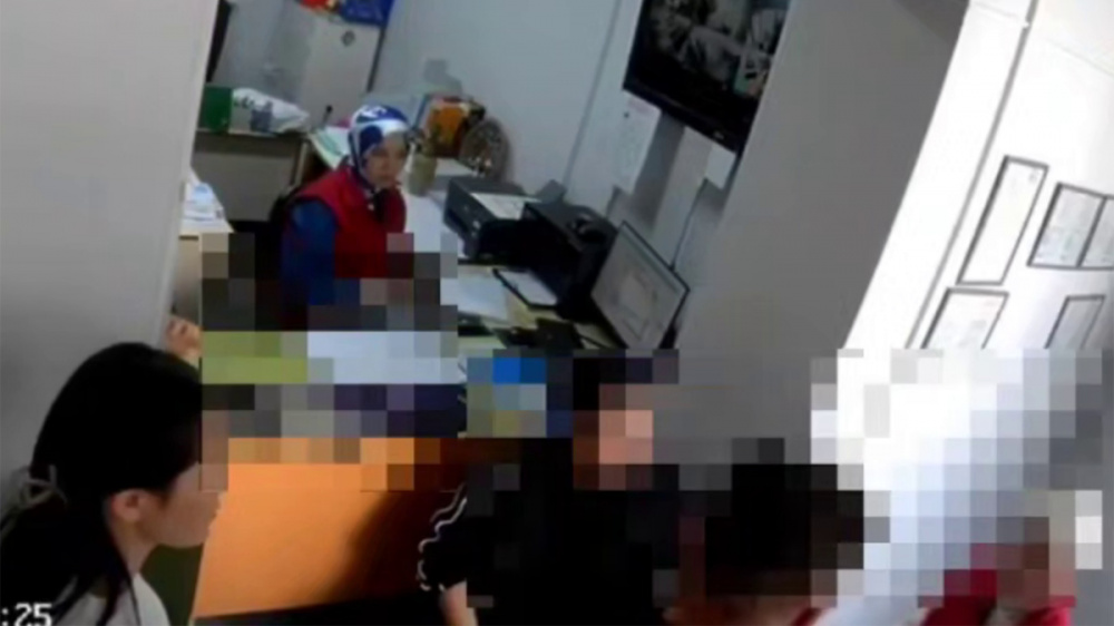 Минпросвещения прокомментировало нападение родителя на учителя в Оше (видео)