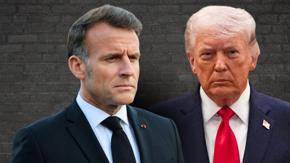 Макрон ответил на слова Трампа об "ударе в челюсть" от жены (видео)