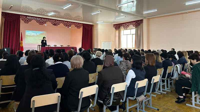 В одной из школ Бишкека идет служебное расследование по факту сбора денег