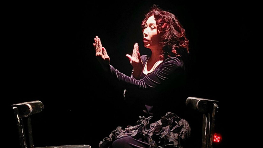 "Весна франкофонии". В Бишкеке покажут спектакль-монолог "Я - Эдит Пиаф"