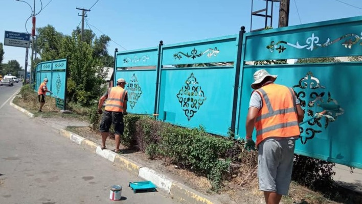 "Ограждение от шума". Вдоль трассы от аэропорта "Манас" установят 9 км заборов