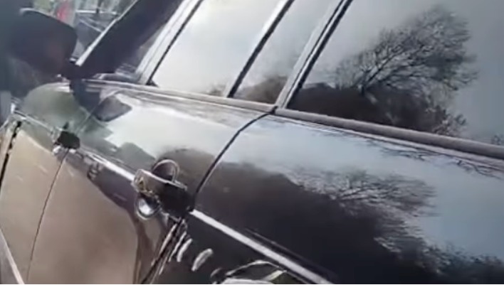 В Бишкеке задержали нетрезвого водителя за рулем Range Rover (видео)