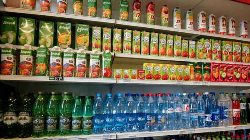В КР хотят обязать магазины отдельно размещать натуральные соки и сокосодержащие напитки