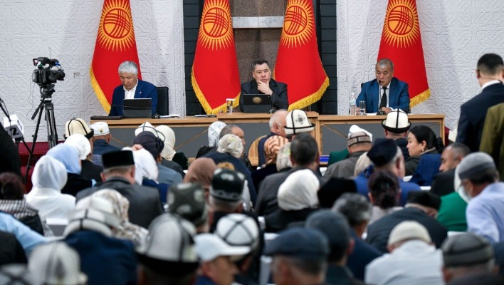 Предпринимательница сообщила Жапарову о коррупции при переносе рынка