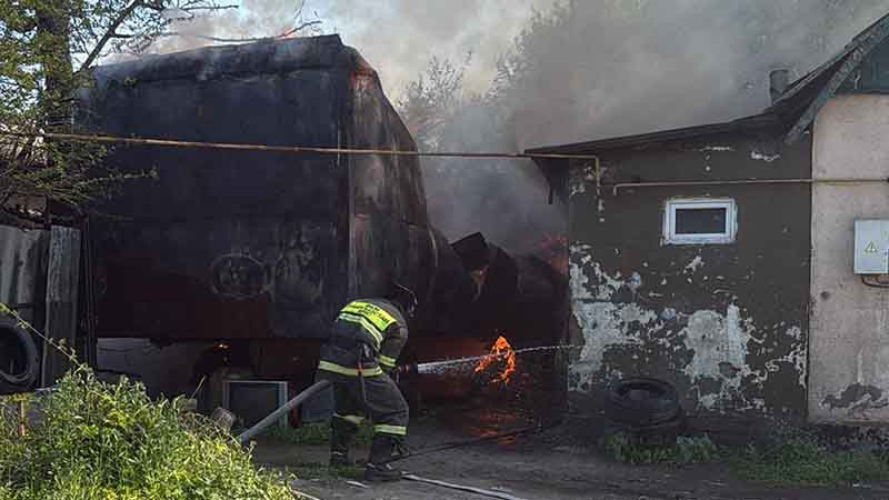 В Бишкеке потушили пожар в жилом доме