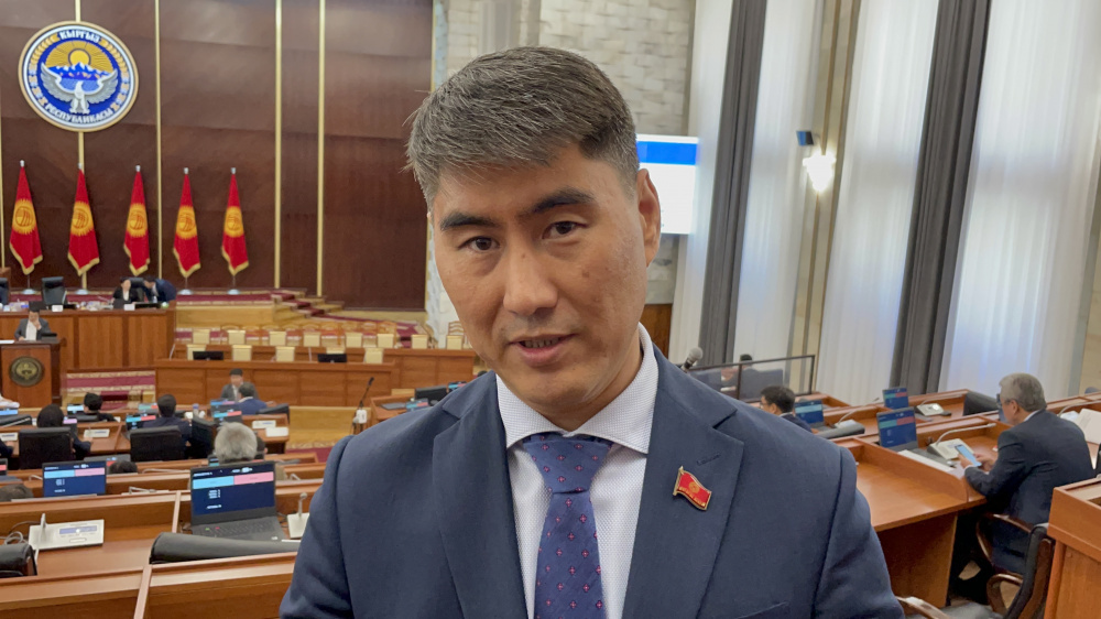 Чингизу Айдарбекову предъявили обвинение по делу о злоупотреблении должностным положением