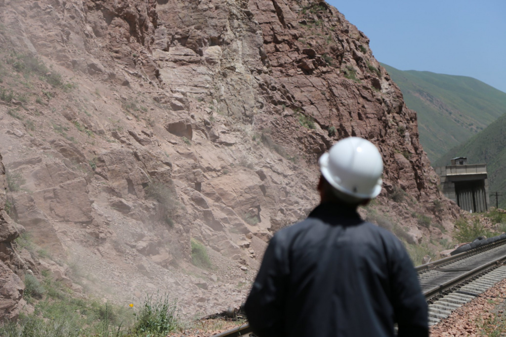 В Боомском ущелье продолжат спуск опасных камней. Даты и время