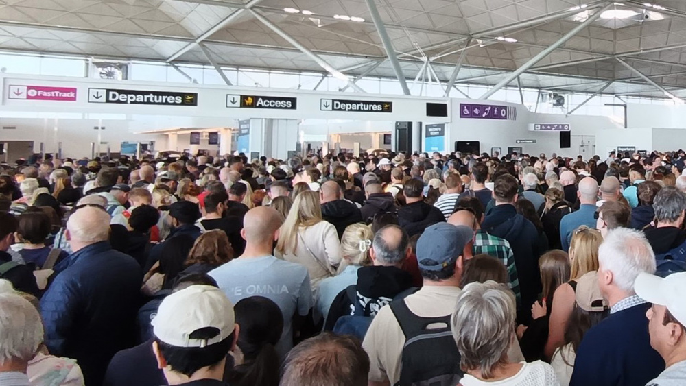 Очереди до трех часов. Новая система контроля на границах ЕС вызвала хаос в аэропортах