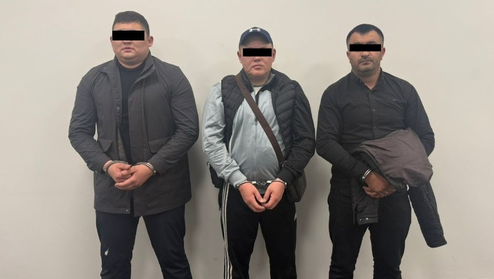 В ГКНБ сообщили подробности задержания трех милиционеров (фото)