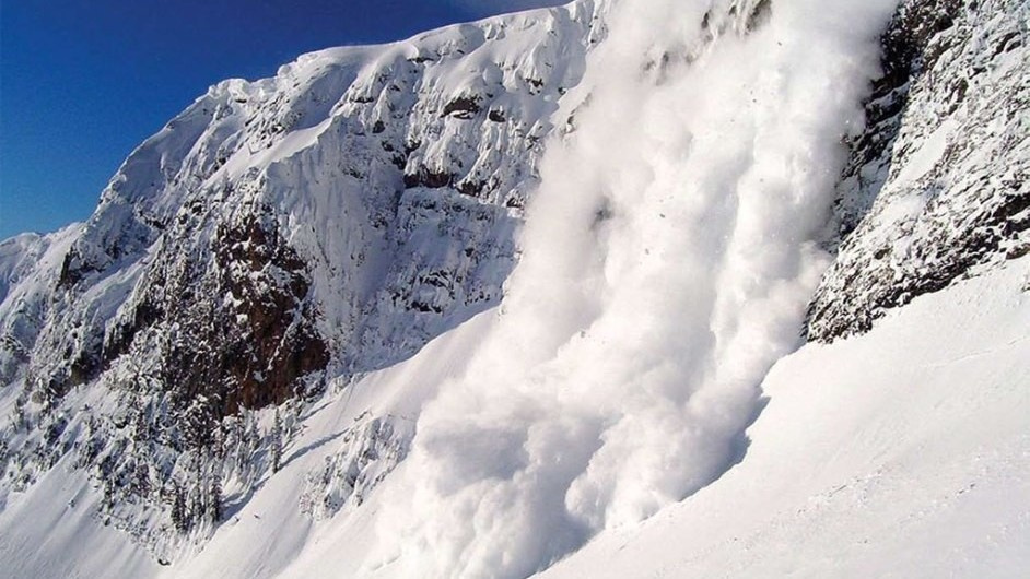 С 20 по 25 апреля на двух трассах Кыргызстана возможен сход лавин