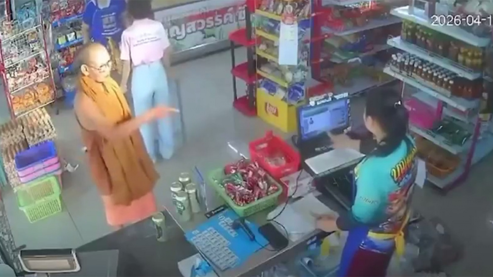 В Таиланде монаха выгнали из монастыря после жалоб на покупку пива (видео)