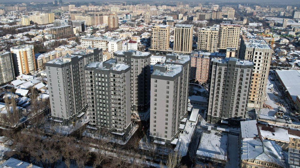 В Жогорку Кенеше призвали создать льготные условия по ГИК для учителей