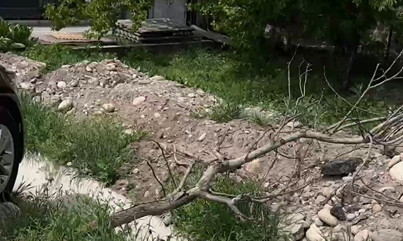 Call-центр: тротуар на улице Кокчетавской перекопали и бросили (видео)