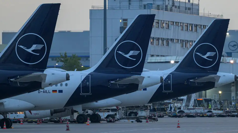 Европейские авиакомпании отменяют десятки тысяч рейсов из-за топливного кризиса