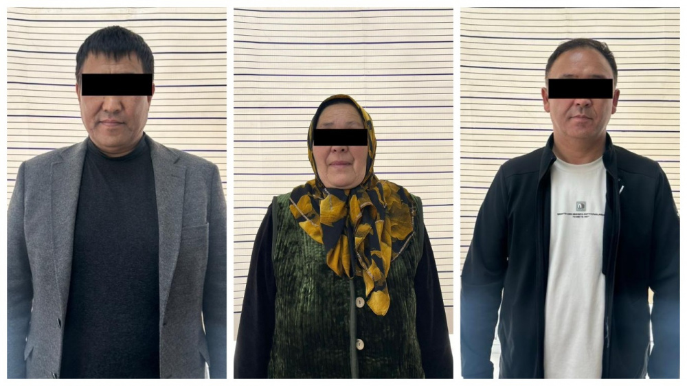 Частного нотариуса и еще двух человек задержали по подозрению в подделке документов (фото)