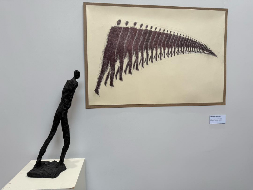 В Бишкеке открылась выставка скульптора Омурбека Каратаева 