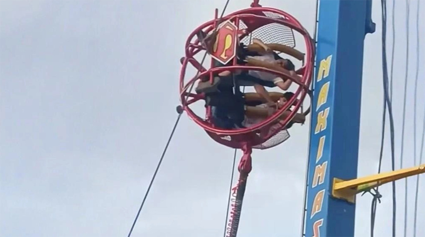 В Испании на аттракционе оборвался трос и кабина рухнула вниз (видео)