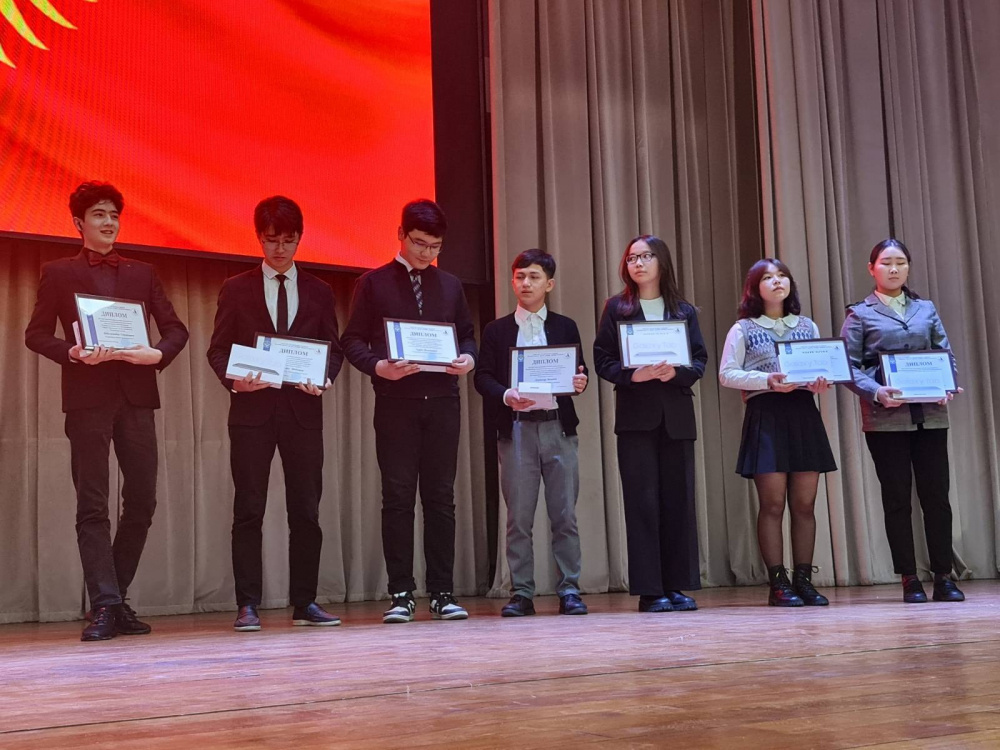 Обычные школы vs частные. Минпросвещения пересмотрит принцип проведения школьных олимпиад