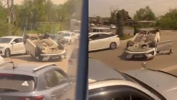 В результате массового ДТП в Бишкеке опрокинулся автомобиль