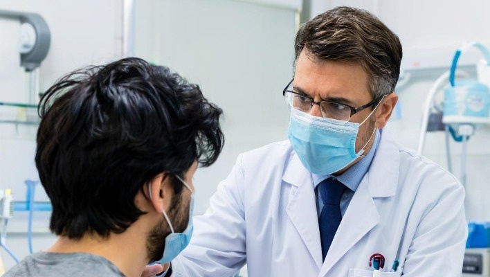 Депутат предлагает обязать мигрантов, работающих в КР, проходить медосвидетельствование